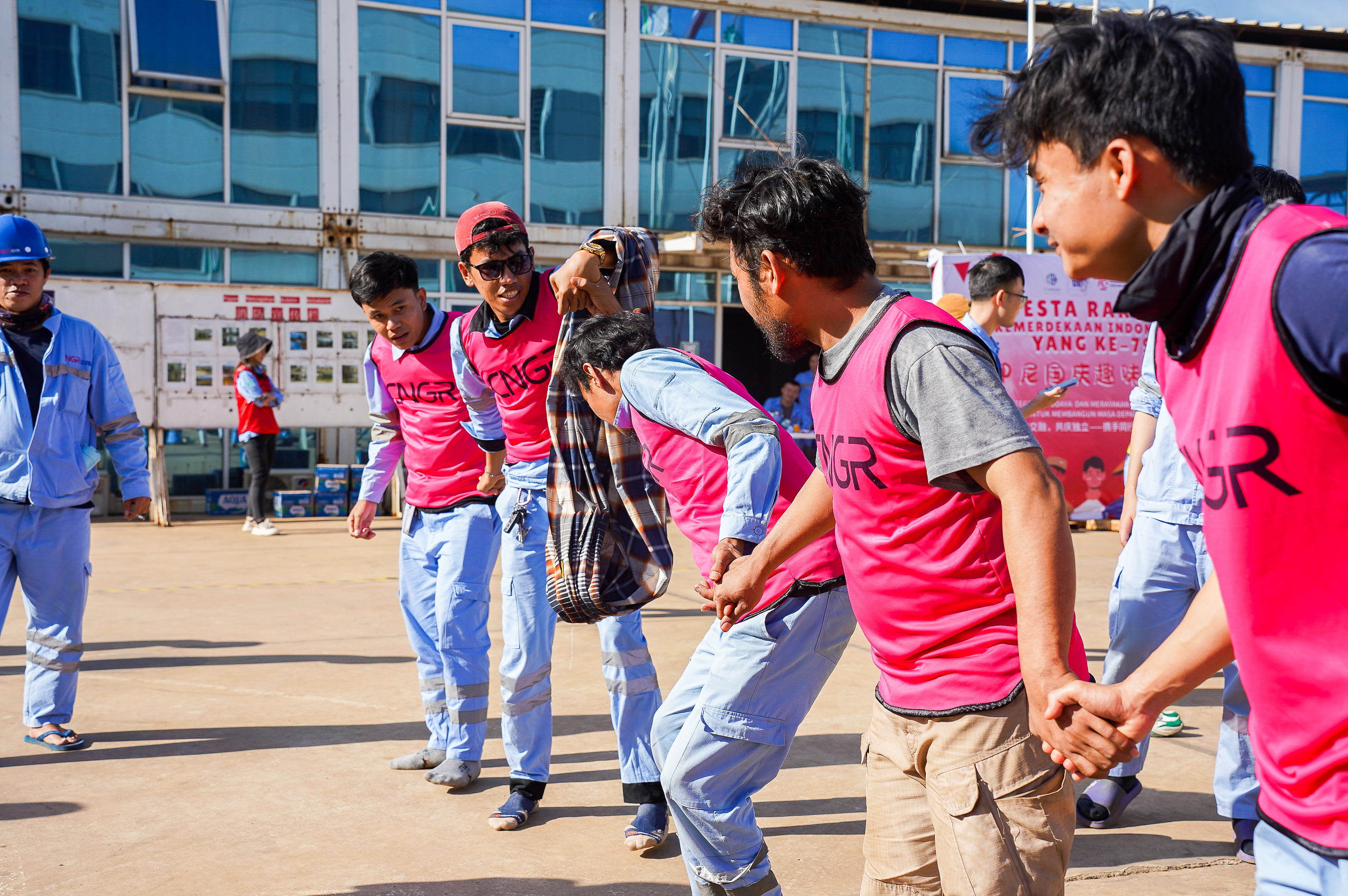 12. Photo Lomba sarung.jpg