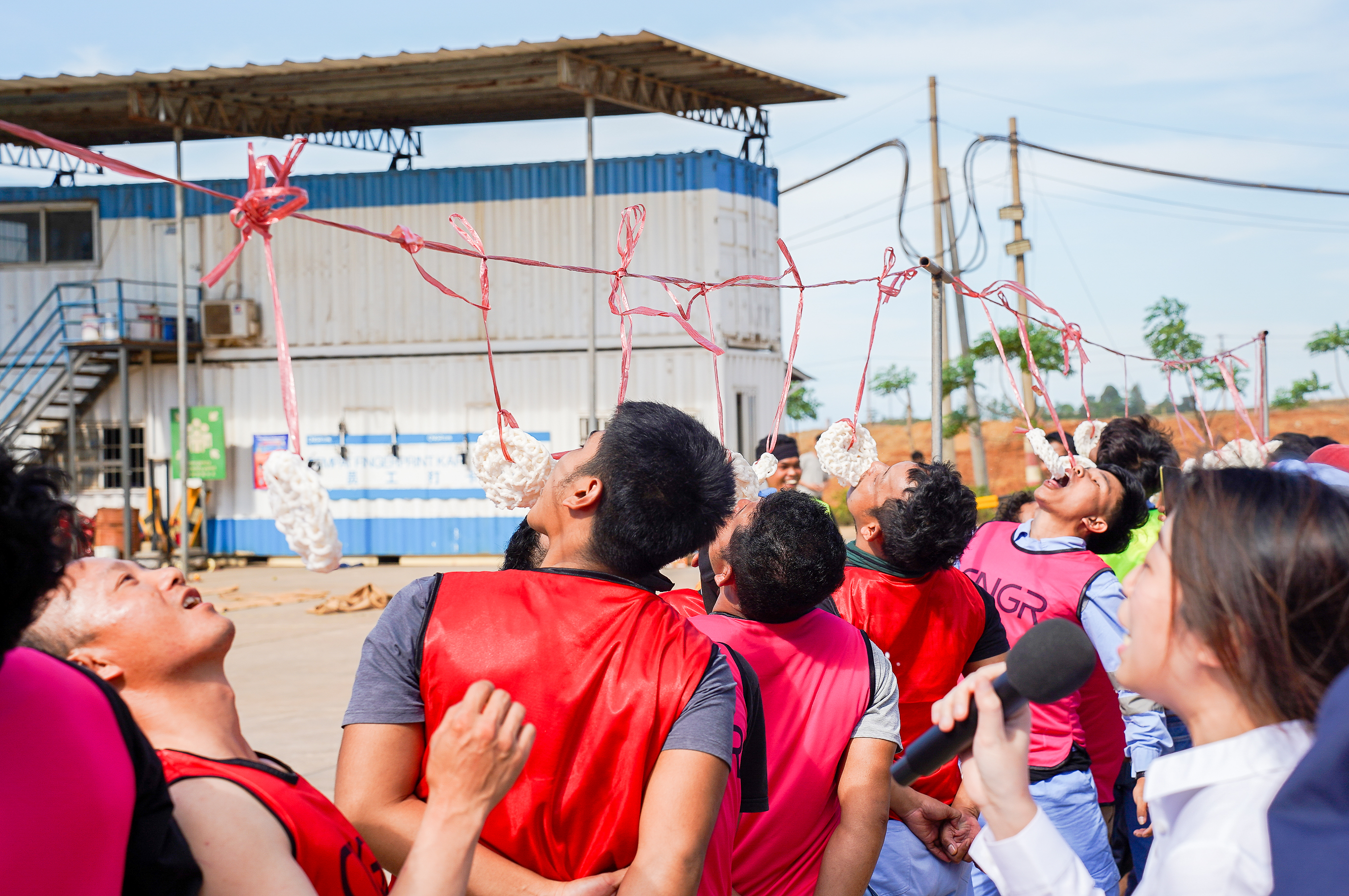 8. Photo Lomba makan kerupuk-1.jpg