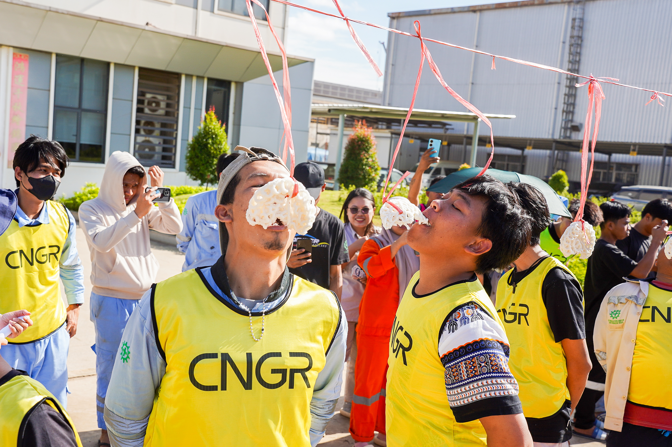 9. Photo Lomba makan kerupuk-2.jpg