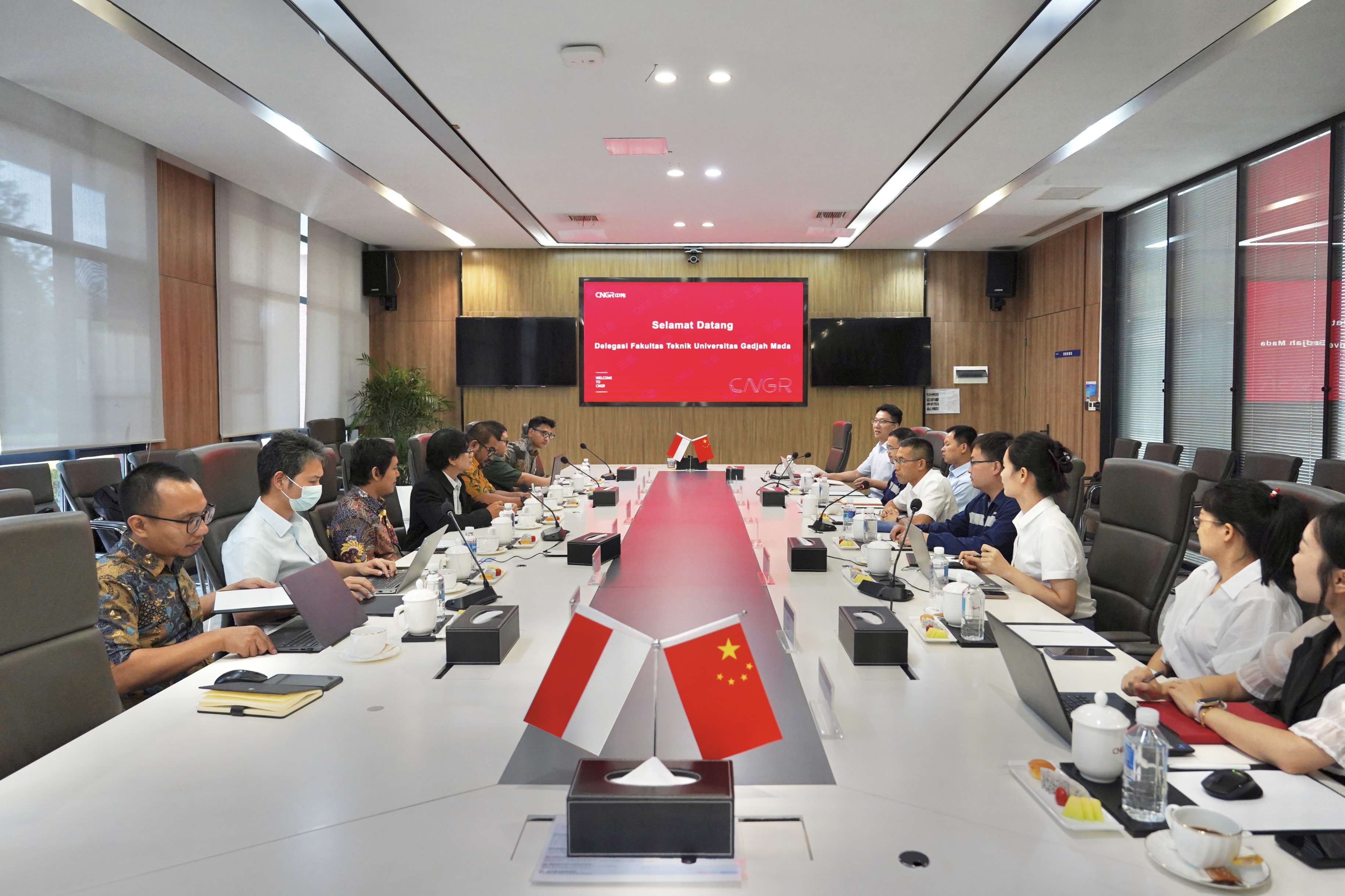 6. Photo Keenam 开会.jpg